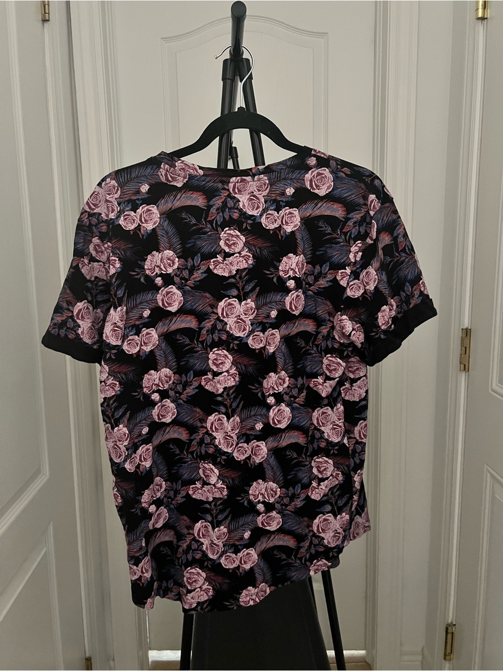 Men's Black Floral Pocket Tee Size Medium - Picture 6 of 8